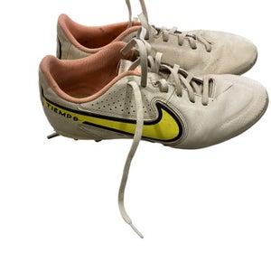 Used Nike Soccer Cleats White Junior 05.5 11884-S000042147
