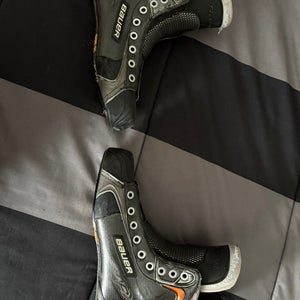 Bauer Vapor APX R Extra Wide Width Size 6.5 (Used)