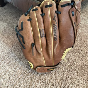 Mizuno Right Hand Throw Prospect Select 11" (Used)