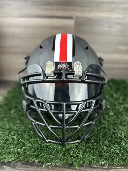american football helmet si Riddell Full Size Replica Speed Mississippi Rebels Gloss White The perfect collectible or gift University of Mississippi : SEC