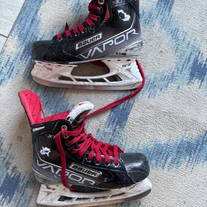 Bauer Vapor X3.7 Hockey Skates Size 5.5 (Used)