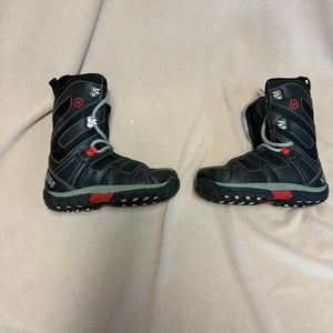 Size 2.0 kids  5150 Snowboard Boots All Mountain (Used)