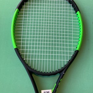 Used Men's Wilson Blade 104 v 6.0 Tennis Racquet