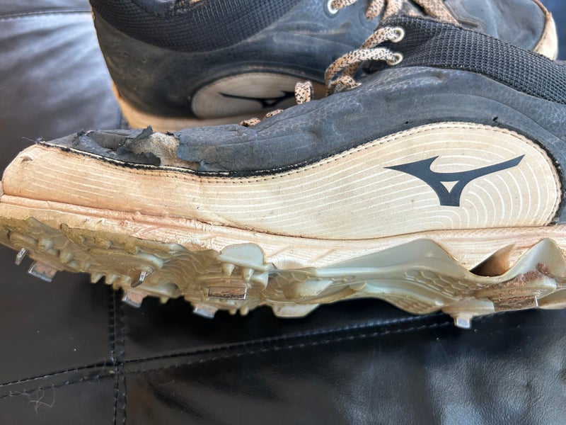 Mizuno baseball cleats