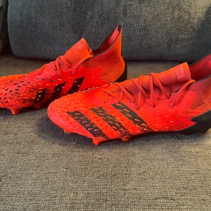Red Unisex Size M 10.0 (W 11.0) Adidas Molded Cleats Predator freak.1 (Used)