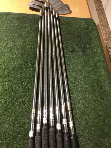 Titleist 680 Forged Irons Set (3-9 Irons) Stiff S300 Steel Shafts