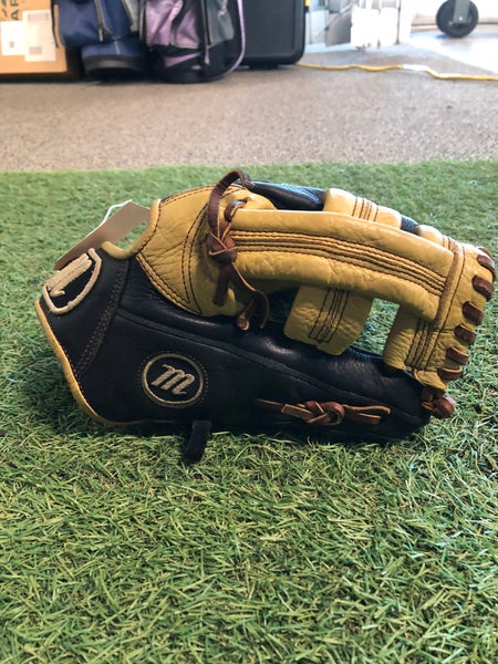 Marucci RS225 Right Hand Throw Outfield Baseball Glove 11.25" (Used)