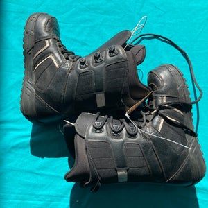 Men's Size M 9.0 (W 10.0) Burton Invader Snowboard Boots All Mountain (Used)