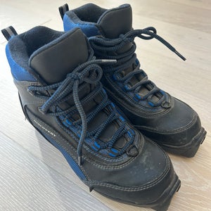 Karhu Discovery Black SNS System Glide Cross Country Ski Boots Size 40
