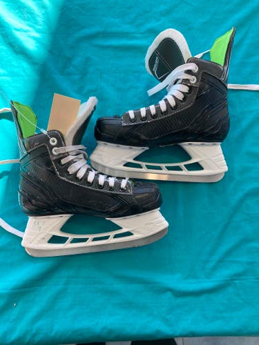 Intermediate Bauer XLS Hockey Skates | Size 4 (Used)