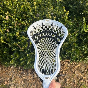 Attack & Midfield STX Strung Surgeon 900 (New)