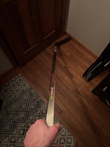 Intermediate Bauer Right Handed P92  (Used) Vapor Hyperlite Hockey Stick