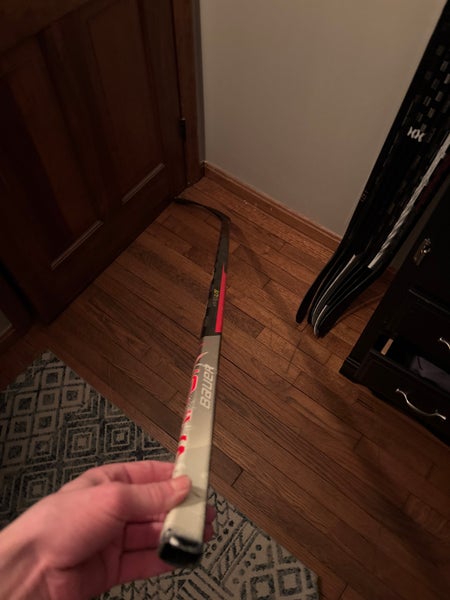 Intermediate Bauer Right Handed P92  (Used) Vapor Hyperlite Hockey Stick