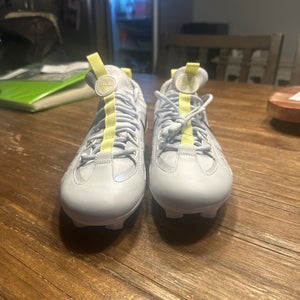 White Men's Size M 9.5 (W 10.5) Adult Nike Low Top Molded Cleats Huarache (New)