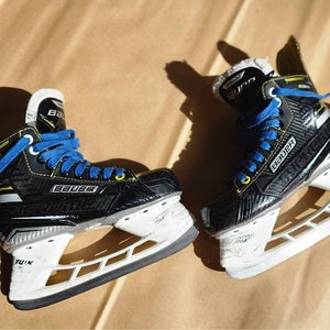 Bauer Supreme S35 Hockey Skates Regular Width Size 2.5 (Used)
