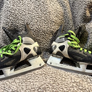 2002 CCM Super Tacks Regular Width Size 3 (Used)