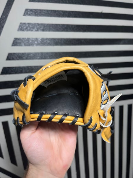 Wilson a2k D33 11.75 baseball glove