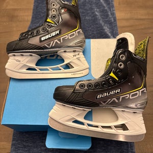 Bauer Vapor 3X Regular Width Size 2 (New)