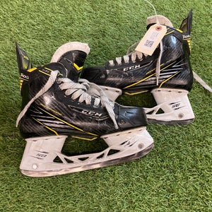 Intermediate CCM Super Tacks Hockey Skates 6.5 (Used)
