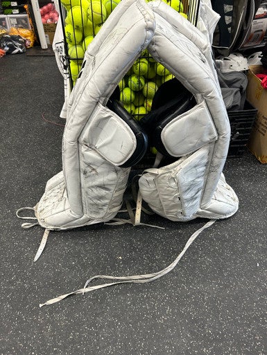 Used Reebok 7000 Goalie Leg Pads Senior White 34" 11162-S000421575