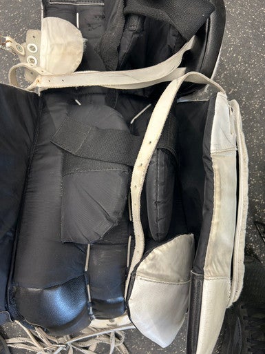 Used Reebok 7000 Goalie Leg Pads Senior White 34" 11162-S000421575