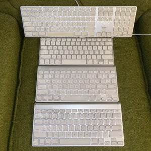 Apple A1314 A1242 A1243 Wireless + Wired Keyboard Bundle LOT - UNTESTED AS IS