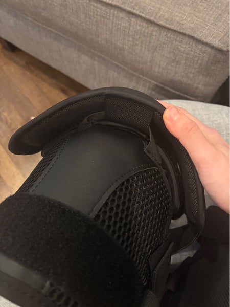 CCM XF Intermediate goalie knee pads