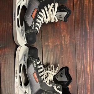 Easton Synergy 60  Size 9 (Used)