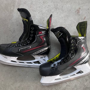 Bauer Regular Width 9.5 (Used) Vapor X2.6 Hockey Skates