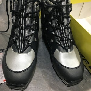 Used Fischer M 08 W 08.5-09 Men's Cross Country Ski Boots 11605-c000156864