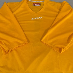 Nearly NEW CCM Intermediate goalie jersey