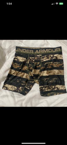 UNDER ARMOUR Heat Gear Mens Small Multi- Camo Tech Trunk Compression Shorts