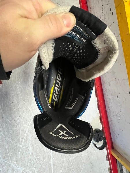 Bauer Vapor Hyperlite  Pro Stock 8.5 (Used)