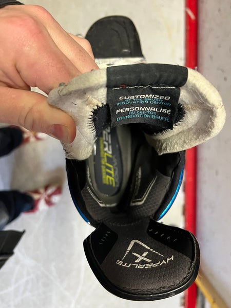 Bauer Vapor Hyperlite  Pro Stock 8.5 (Used)