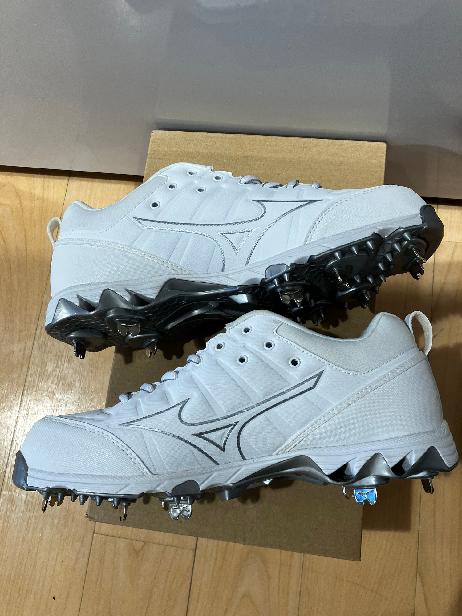 womens softball cleats size 9.5