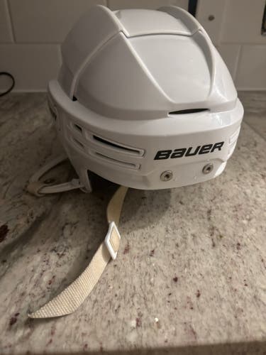 Medium Bauer helmet (Used)