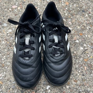 Black Unisex Youth 2.5 Adidas Cleats (Used)AR4S3L2