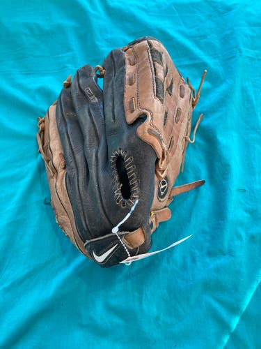 Brown Adult Nike Right Hand Throw Pitcher's Softball Glove 13" (Used)