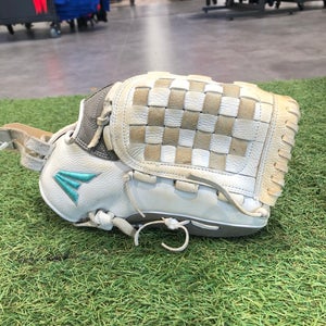 Easton Fundamental Series Right Hand Throw Pitcher's Softball Glove 12.5" (Used)