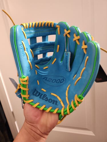 2025 Wilson Right Hand Throw Infield A2000 Baseball Glove 11.5" (New)