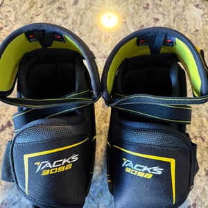 XL Senior CCM Tacks 3092 Elbow pads (Used)