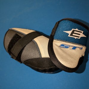 Medium Easton Synergy ST4 Elbow Pads (Used)