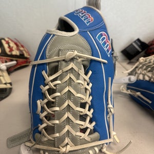 Wilson 12.25 A2000 LOVE THE MOMENT EDITION