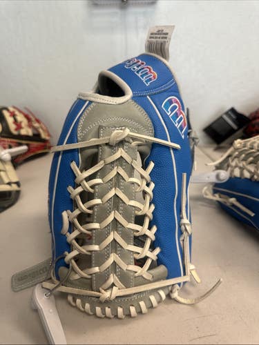 Wilson 12.25 A2000 LOVE THE MOMENT EDITION