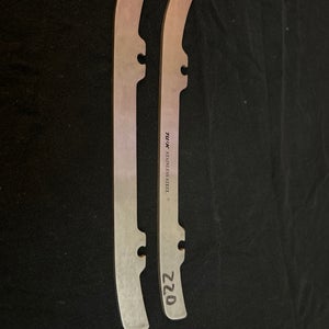 New Bauer TUUK Custom + Stainless Steel Runner 220 mm