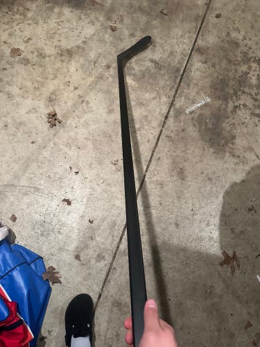 Senior Right Handed All Black P28 (Used)