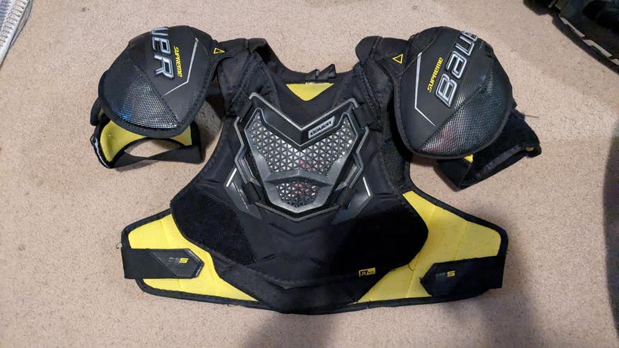 Medium Junior Bauer Supreme 3S Pro Shoulder Pads (Used)