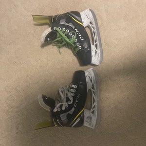 CCM Tacks 9360 Wide Width  Size 3 (Used)