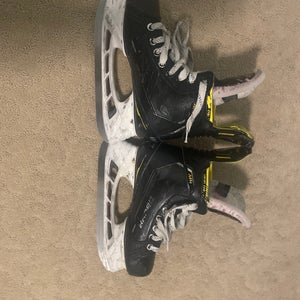 Bauer Wide Width   Size 4 (Used)