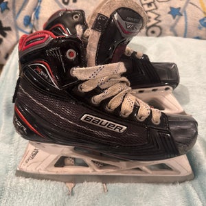 Bauer Vapor X900 Regular Width  Size 5.5 (Used)